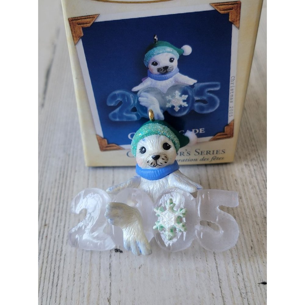 Hallmark 2005 cool decade seal ornament Xmas snowflake